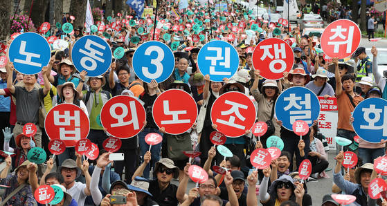 전교조 12일 연가투쟁, 보수단체 '맞불'…교육부 "징계계획 없어"