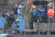 지난 6일(현지시간) 헝가리 부다페스트 다뉴브강 머르기트 다리 인근에 정박 중인 다이빙 플랫폼에서 잠수사가 허블레아니호 인양을 위한 사전작업을 위해 잠수를 마친 뒤 선박으로 올라오고 있다.[연합뉴스]