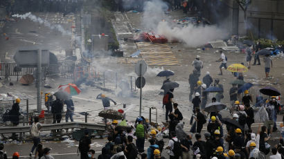 [서소문사진관]홍콩 '범죄인 인도 법안' 심의 반대 경찰과 시위대 충돌