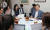 김진태(오른쪽) 자유한국당 의원이 12일 오전 국회 의원회관에 있는 본인의 사무실에서 정치 현안과 관련한 기자간담회를 열고 발언하고 있다. [연합뉴스]