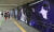  BTS 부산 팬미팅 행사를 앞두고 행사장 인근 종합운동장역 지하도 벽면에 대형 랩핑 광고가 붙어있다. 송봉근 기자송봉근 기자