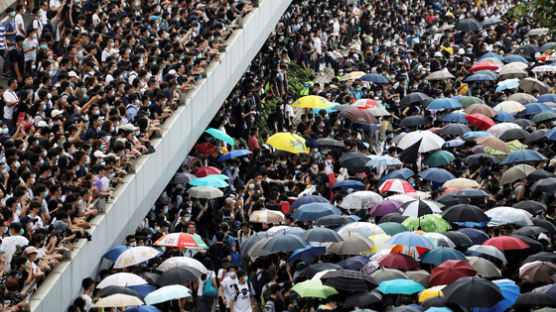 "내가 본 최대 시위···홍콩 이해한다" 트럼프, 시진핑을 긁다