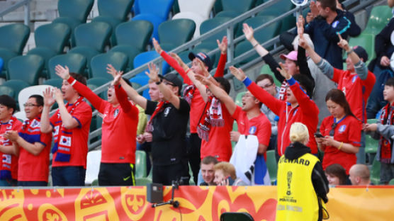 U-20 결승전 위해 '웃돈 얹은' 붉은 악마들 우치 입성