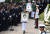 14일 서울 동작구 현충원 김대중 전 대통령의 묘역서 열린 고 이희호 여사의 안장식에서 국군 의장대가 상여를 운구하고 있다. 우상조 기자
