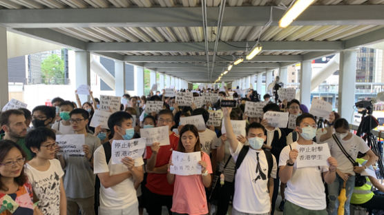 일요일 홍콩 100만 상복 시위 예고…시민들 경찰 폭력진압에 비폭력·비협조 항의