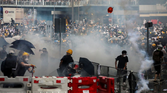 홍콩 사상 최대 103만 시위, 시작은 20대의 치정살인 사건
