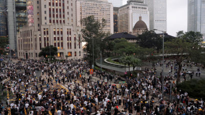 중국은 "'홍콩=범죄 천국' 막아야"…보류된 송환법 운명은