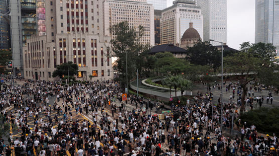 중국은 "'홍콩=범죄 천국' 막아야"…보류된 송환법 운명은