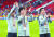 U-20 월드컵 준우승 직후 정정용 감독(가운데)이 코칭스태프와 함께 팬들에게 인사하고 있다. [연합뉴스] 