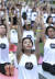 &#39;세계 요가의 날&#39; 행사에 참여한 시민들이 16일 서울 광화문 광장에서 요가를 하고 있다. 임현동 기자