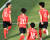 16일 폴란드 우치 경기장에서 열린 U-20 월드컵 결승에서 이강인이 전반 페널티 킥을 넣고 동료와 환호하고 있다. [연합뉴스]