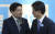 2017년 3월 15일 바른정당에 입당한 지상욱 의원이 입당식에서 유승민 의원과 포옹을 하고 있다. [뉴스1]