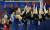 18일 보령종합체육관에서 열린 네이션스리그 도미니카공화국전에서 선수들과 하이파이브를 하는 김연경. [사진 국제배구연맹]