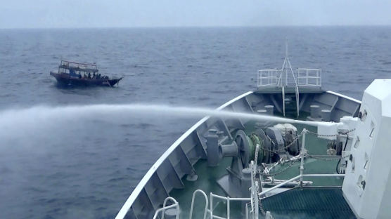 [서소문사진관] 일본, 불법 조업하는 북한 어선 쫓아내느라 골머리