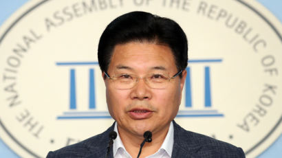 한국당 탈당 홍문종 “박 전 대통령과 상의 안 한 적 없다”