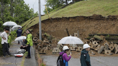 일본 니가타·야마가타 강진…폭우 겹쳐 붕괴 공포 비상