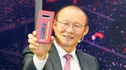 베트남에서만 살 수 있는 삼성 '박항서폰'…무엇이 다를까 