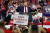 도널드 트럼프 미 대통령이 18일 플로리다에서 지지자들에 둘러싸여 연설하고 있다. 트럼프 대통령의 마음은 이미 2020년 대선을 향하고 있다. [로이터=연합뉴스]