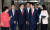 황교안 자유한국당 대표(앞줄 가운데)가 20일 오전 국회에서 열린 최고위원회의에 참석하고 있다. 변선구 기자