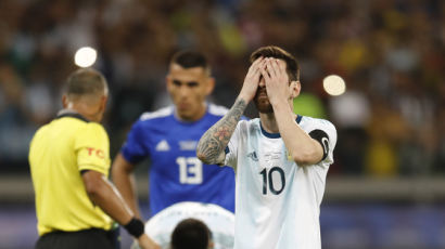 표정 굳은 메시, 또 벼랑 끝 내몰린 아르헨티나 축구