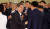 문재인 대통령이 21일 청와대에서 오찬에 참석한 한국자유총연맹 임원들과 인사하고 있다. [연합뉴스]