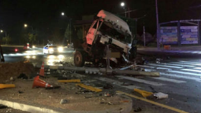 아산서 통근버스-화물차 충돌…2명 사망·32명 부상