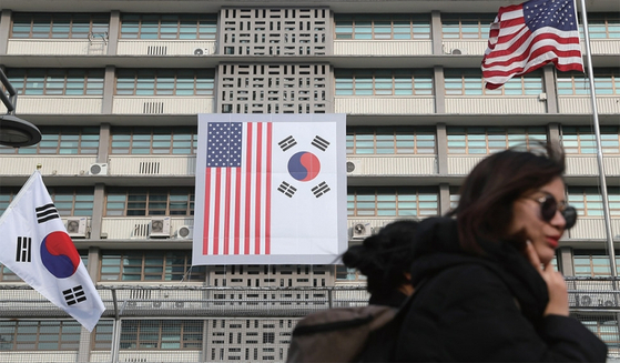 [월간중앙] 미·중 무역전쟁의 십자포화 맞는 한국 