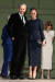 패션 디자이너 스텔라 매카트니와 그의 남편 알라사 데어 웰리스. 뒤쪽 오른쪽에 보이는 아이보리색 원피스의 여성은 미국 보그 편집장 안나 윈투어. [사진 WWD]