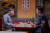배우 최무성(왼쪽)도 이번 영화에서 강윤성 감독과 처음 만났다. 목포에서 자선을 베풀며 세출(오른쪽)의 멘토 역할을 하는 조폭 출신 정치가 역할을 맡았다. [사진 메가박스중앙 플러스엠]