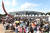 방탄소년단의 글로벌 팬미팅 &#39;BTS 5TH 머스터-매직숍&#39;이 열리는 22일 오후 서울 송파구 올림픽공원 체조경기장 앞에서 팬들이 입장을 기다리며 줄을 서 있다.[뉴시스]