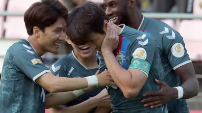 프로축구 전북 이동국, 2분 만에 진기명기 골