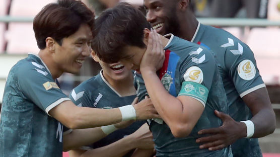 프로축구 전북 이동국, 2분 만에 진기명기 골