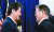 2017년 독일에서 만난 아베 신조 총리와 문재인 대통령. 청와대 사진기자단