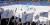 지난해 2월 20일 강원도 강릉시 관동하키센터에서 열린 2018 평창동계올림픽 여자 아이스하키 7~8위 순위 결정전에서 관중들이 한반도기를 들고 남북 단일팀을 응원하고 있다. [연합뉴스]