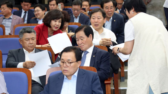 나경원의 국회정상화 합의, 한국당 의원들이 2시간 만에 뒤엎었다