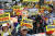 3일 오후 서울 여의도 국민은행 앞에서 열린 11·15지진 포항범시민대책위원회 &#39;포항지진피해특별법 제정 촉구 집회&#39;에서 포항 시민들이 구호를 외치고 있다. [뉴스1]