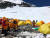 지난 5월21일 에베레스트 사우스 콜(8000m)에 등반가들이 버리고 간 텐트와 등산 장비. [AP=연합뉴스]