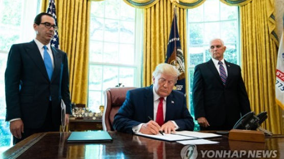 트럼프, 대이란 추가제재 서명…"최고지도자 겨냥"