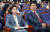 나경원 자유한국당 원내대표가 24일 오후 국회에서 열린 의원총회에 참석해 시작을 기다리고 있다. 변선구 기자