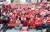 4월 20일 세종문화회관 앞에서 열린 정부 규탄집회에서 황교안 대표가 나경원 원내대표를 비롯한 참석자들과 함께 구호를 외치고 있다. / 사진:연합뉴스