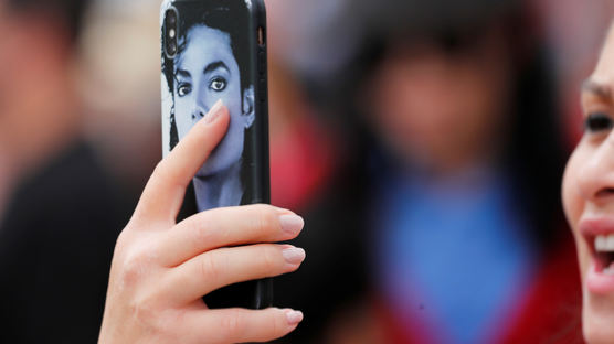 [서소문사진관]'팝 황제' 마이클 잭슨, 팬들 "마음 속에 살아···"