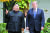 지난 2월 28일 베트남 하노이 메트로폴 호텔에서 열린 2차 북·미 정상회담. 김정은 북한 국무위원장(왼쪽)과 도널드 트럼프 미국 대통령이 단독회담을 마친 뒤 잠시 산책하고 있다. [AP=연합]