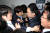 바른미래당 사개특위 위원으로 교체된 채이배 의원이 지난 4월 25일 오후 서울 여의도 국회 의원회관 의원실을 빠져나오고 있다. 채 의원은 이날 사개특위 출석을 막는 자유한국당 의원들로 인해 의원실에 감금돼 있었다. 김경록 기자