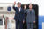 G20 정상회의 참석차 일본을 방문하고 귀국한 문재인 대통령이 29일 오후 서울공항에 도착해 영접인사에게 손을 흔들고 있다. 강정현 기자