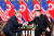 도널드 트럼프 미 대통령과 김정은 북한 국무위원장이 2월 27일 베트남 하노이 소페텔 레전드 메트로폴 호텔에서 두번째 만남을 갖고 악수를 나누고 있다. [EPA=연합뉴스]