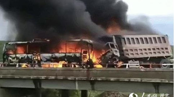 백두산 가던 관광버스, 충돌 후 화재…6명 사망·38명 부상