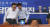  이해찬 대표(왼쪽)와 이인영 원내대표가 회의에 참석해 웃옷을 벗은 뒤 자리에 앉고 있다. 임현동 기자 