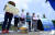2017년 6월 26일 사드배치 부지인 경북 성주 지역 여성들이 청와대 분수 앞에서 영부인 김정숙 여사에게 사드배치 반대 요구를 담은 편지를 전달하기 앞서 기자회견을 하고 있다. [뉴스1]