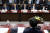 한국반도체산업협회장을 대신해 참석한 전세원 삼성전자 부사장(왼쪽 세번째) 등이 1일 오후 서울 중구 한국무역보험공사에서 열린 수출상황점검회의에 참석했다. [중앙포토]