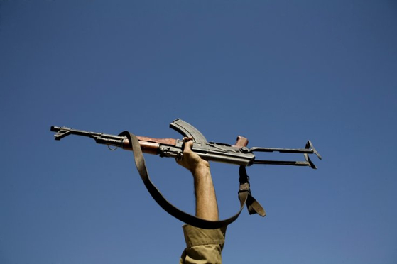 빈라덴 옆에도 있던 총···생닭 한마리 값 AK-47의 비밀